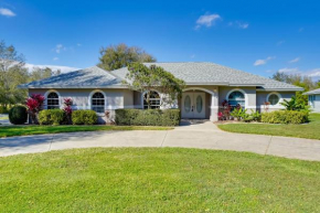 Walk to Lake Home with Screened Porch in Sebring!